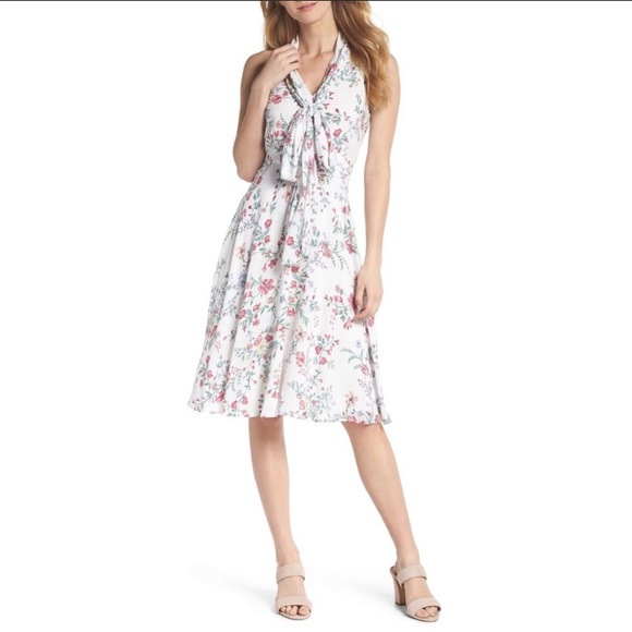 Gal Meets Glam Dresses & Skirts - *Gal Meets Glam Alexis Floral Toe Neck Dress Sz 20